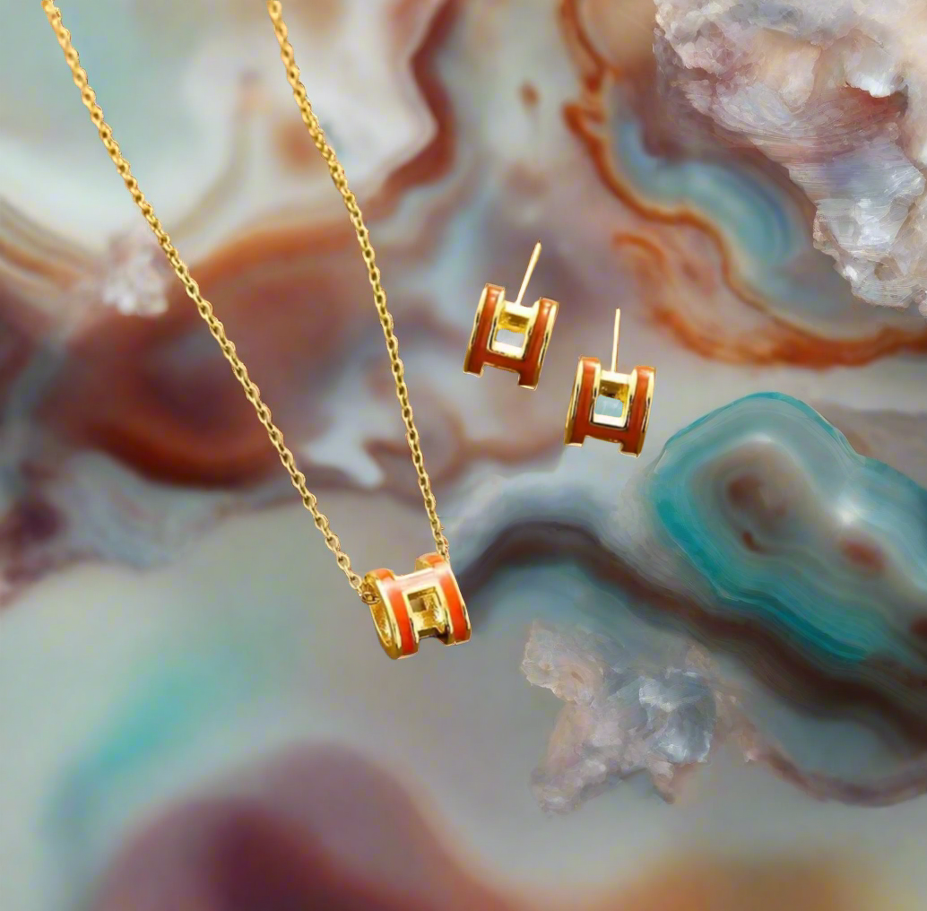 Bubble letter H pendant chain necklaces
