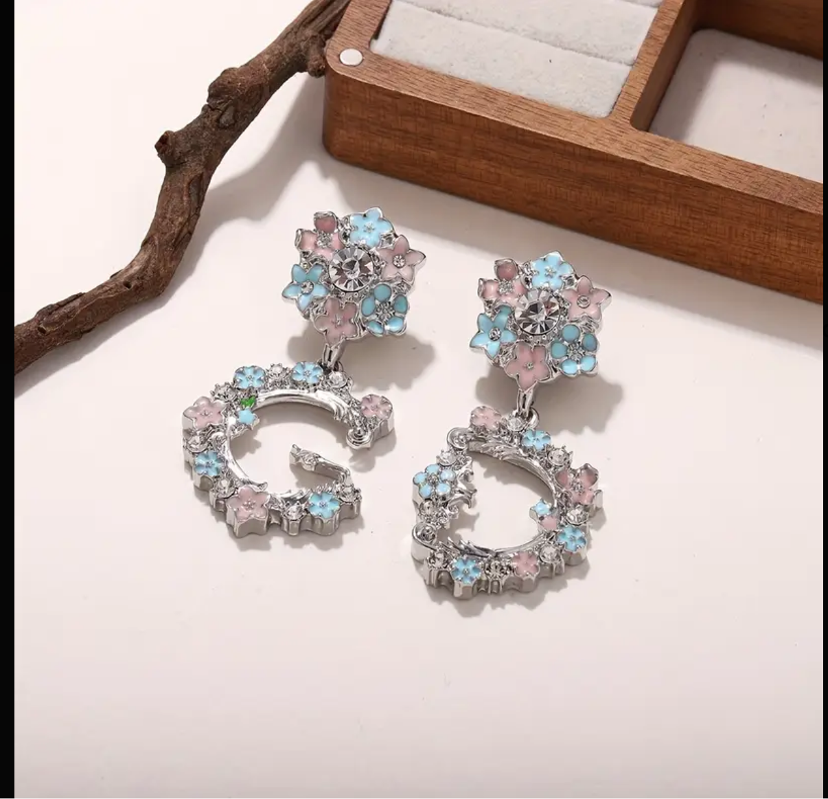 Dangling & pendant statement earrings