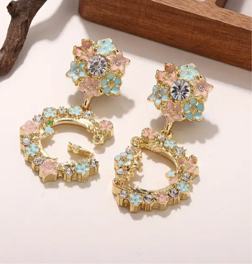 Dangling & pendant statement earrings