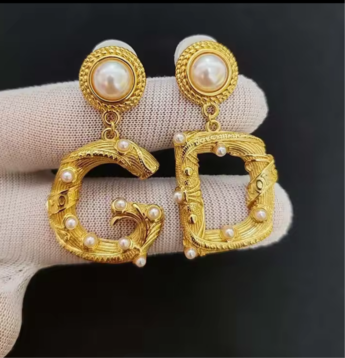 Assorted designer style earrings !!