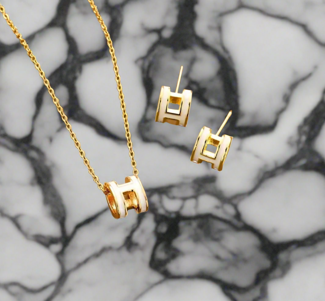 Bubble letter H pendant chain necklaces