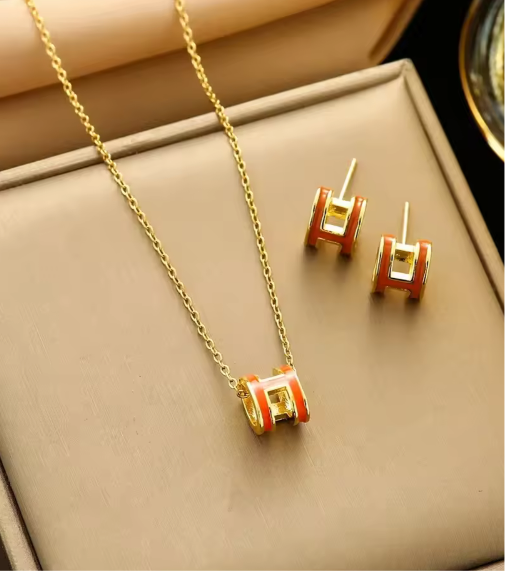 Bubble letter H pendant chain necklaces