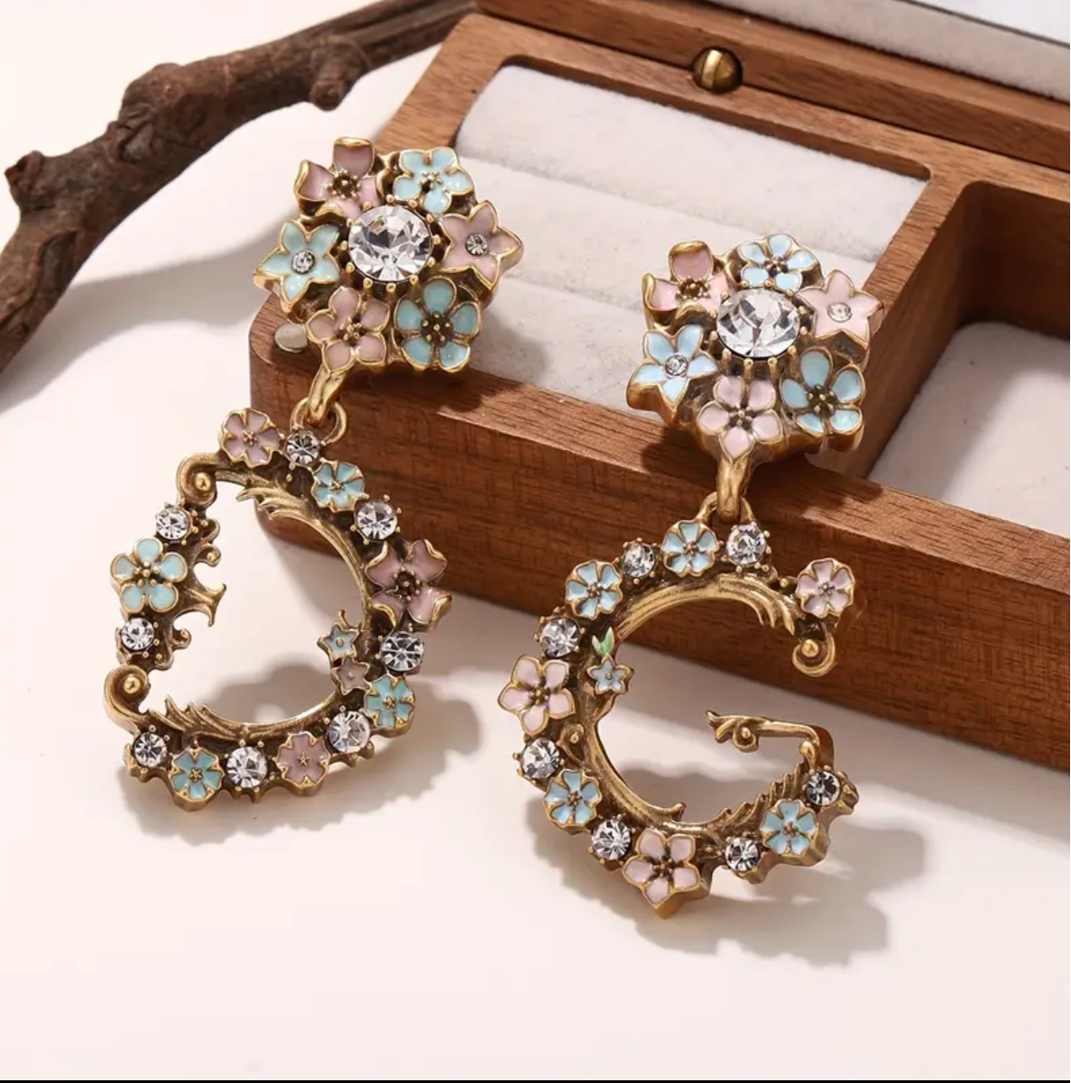 Dangling & pendant statement earrings