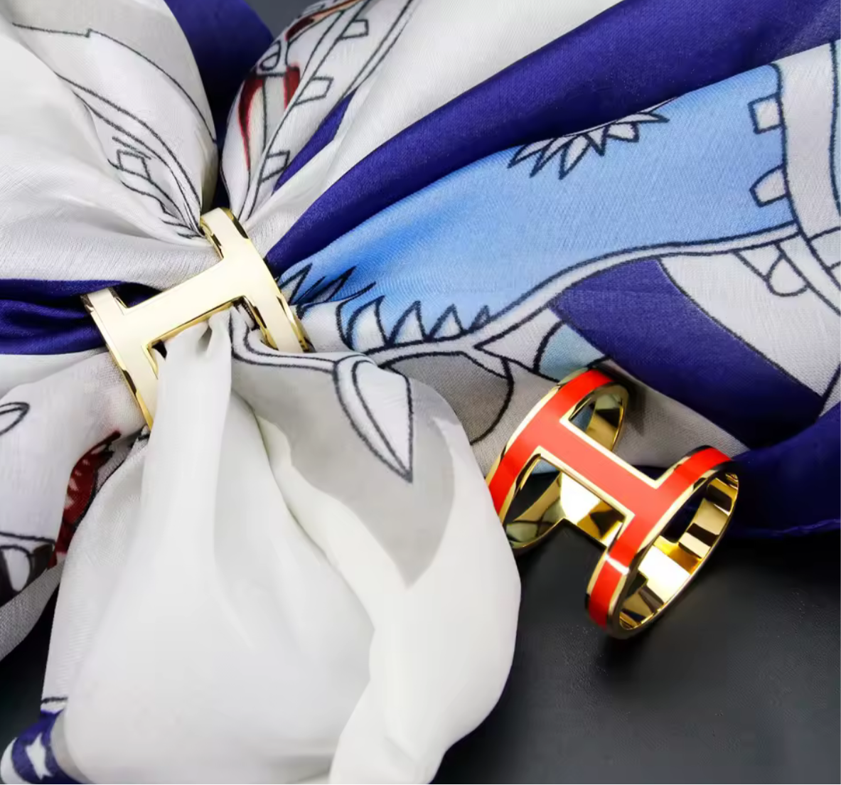 Scarf buckles