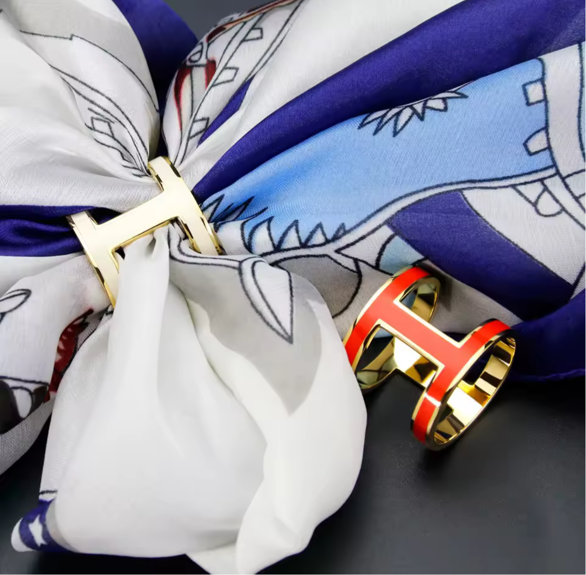 Scarf buckles