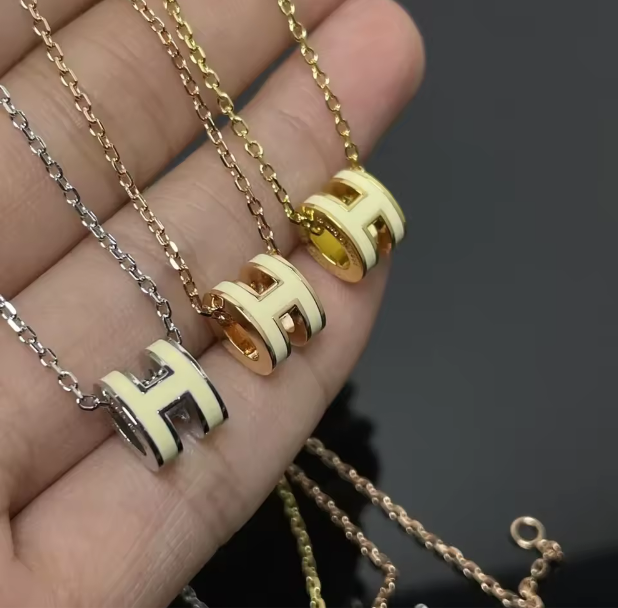 Bubble letter H pendant chain necklaces