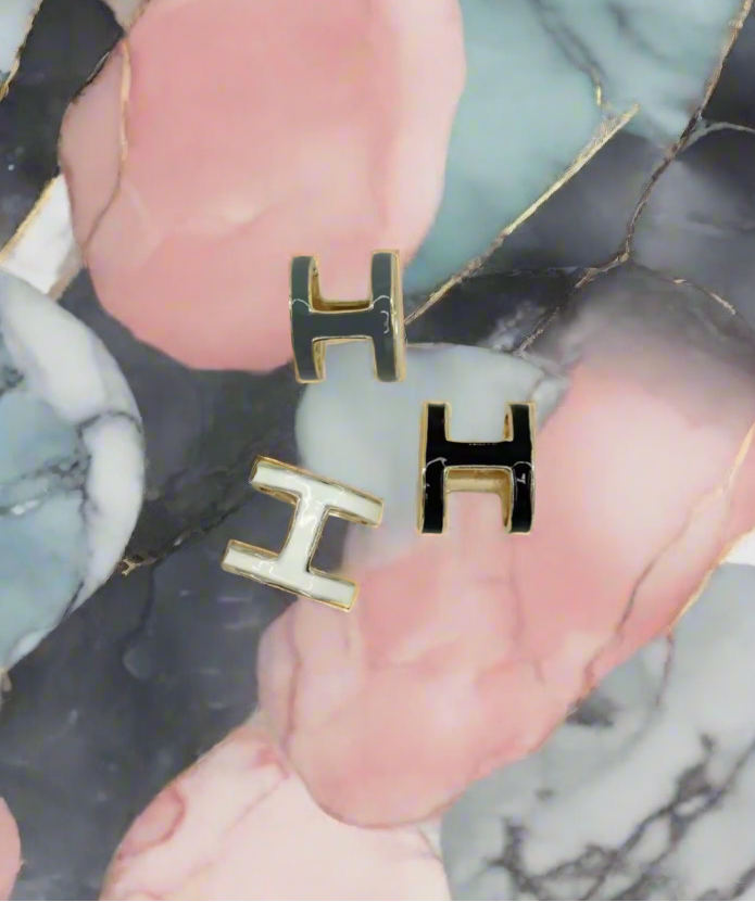 Bubble letter H pendant chain necklaces