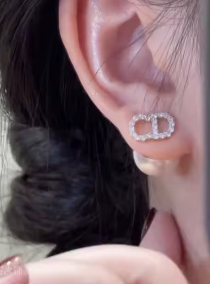 Dangling & pendant statement earrings