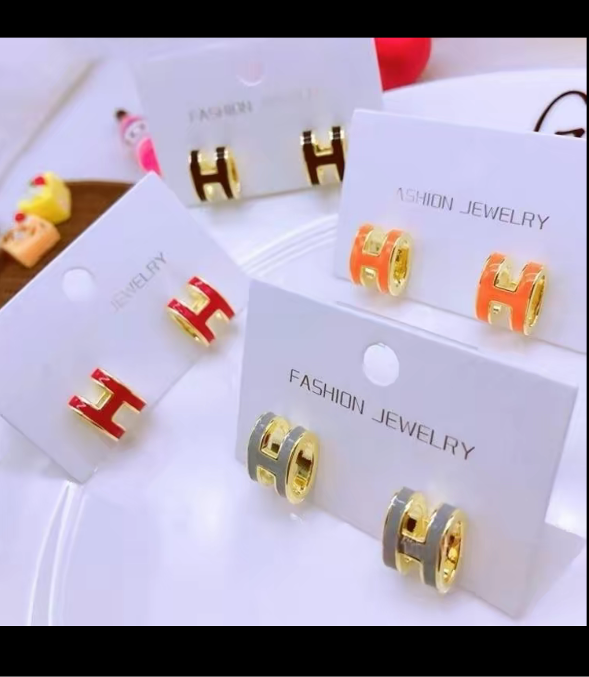 Bubble letter H pendant chain necklaces