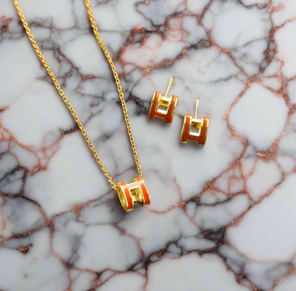 Bubble letter H pendant chain necklaces