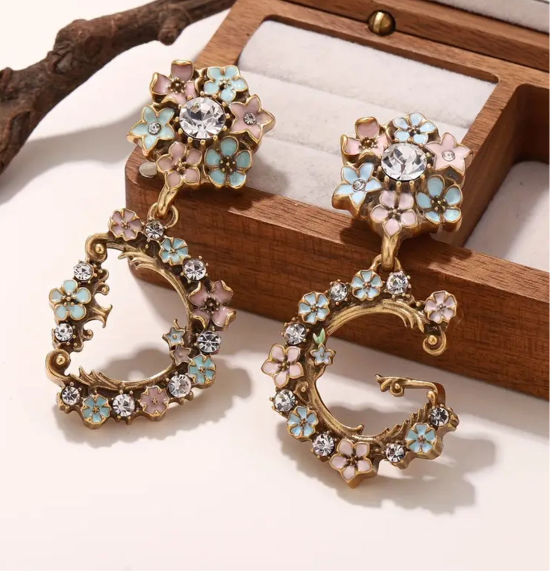 Dangling & pendant statement earrings
