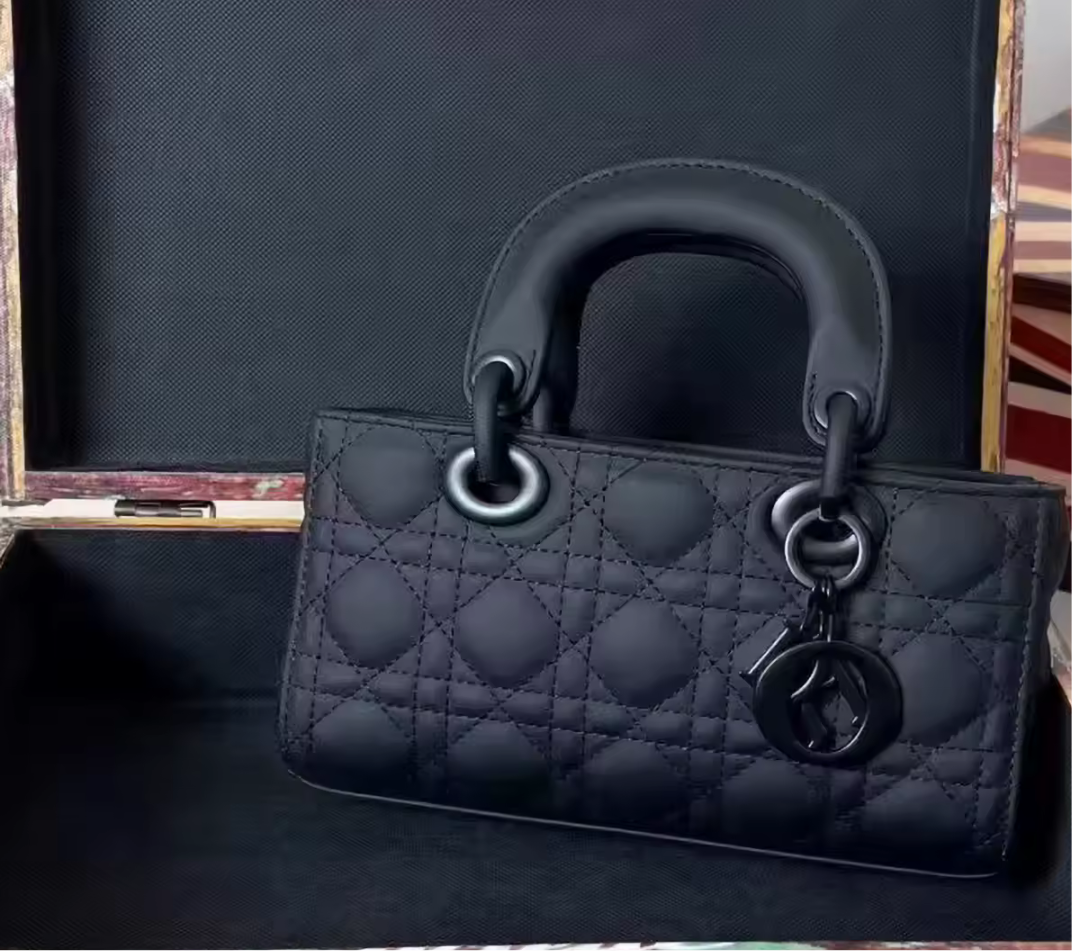 Structured rectangular tote handbags