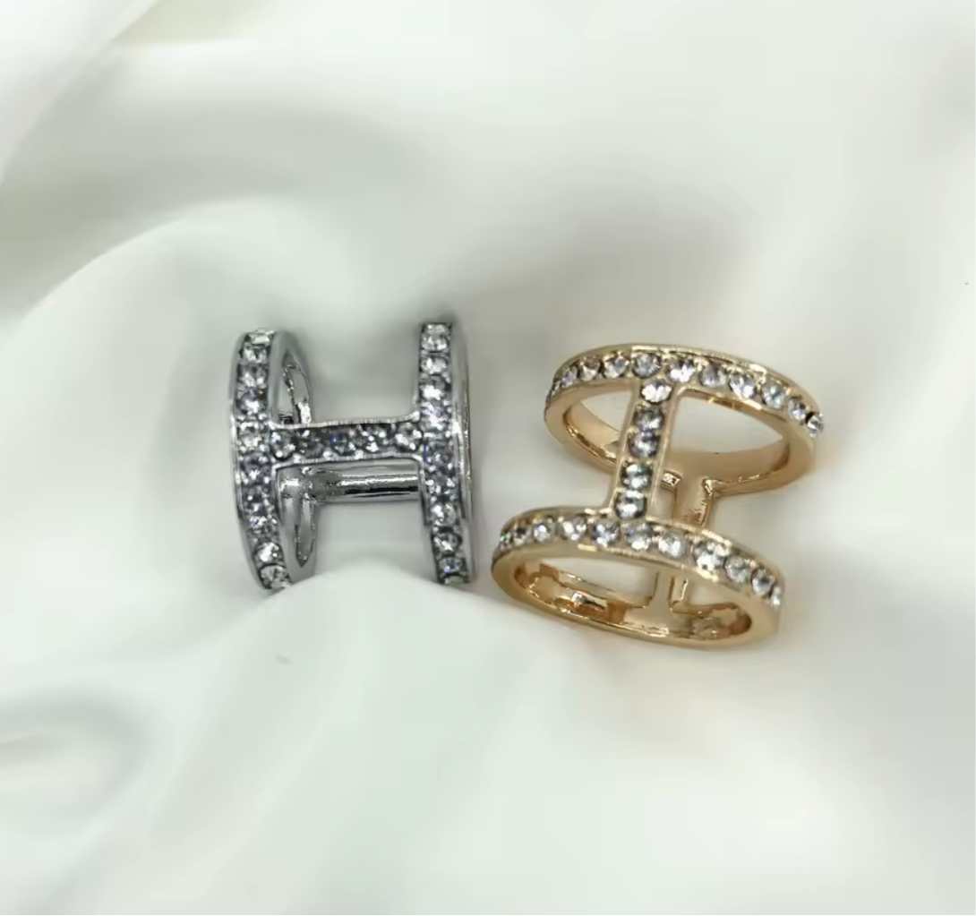 Scarf buckles