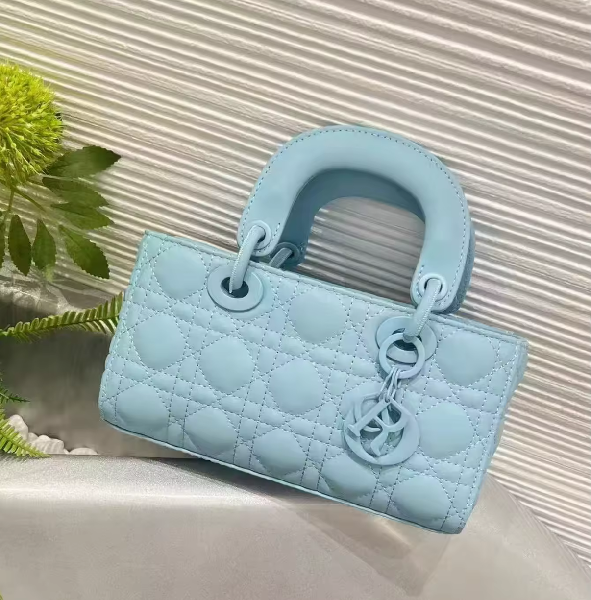 Structured rectangular tote handbags