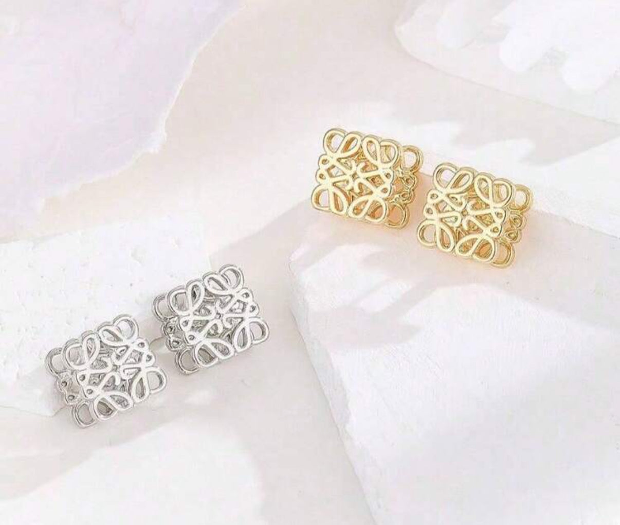 Assorted designer style earrings !!