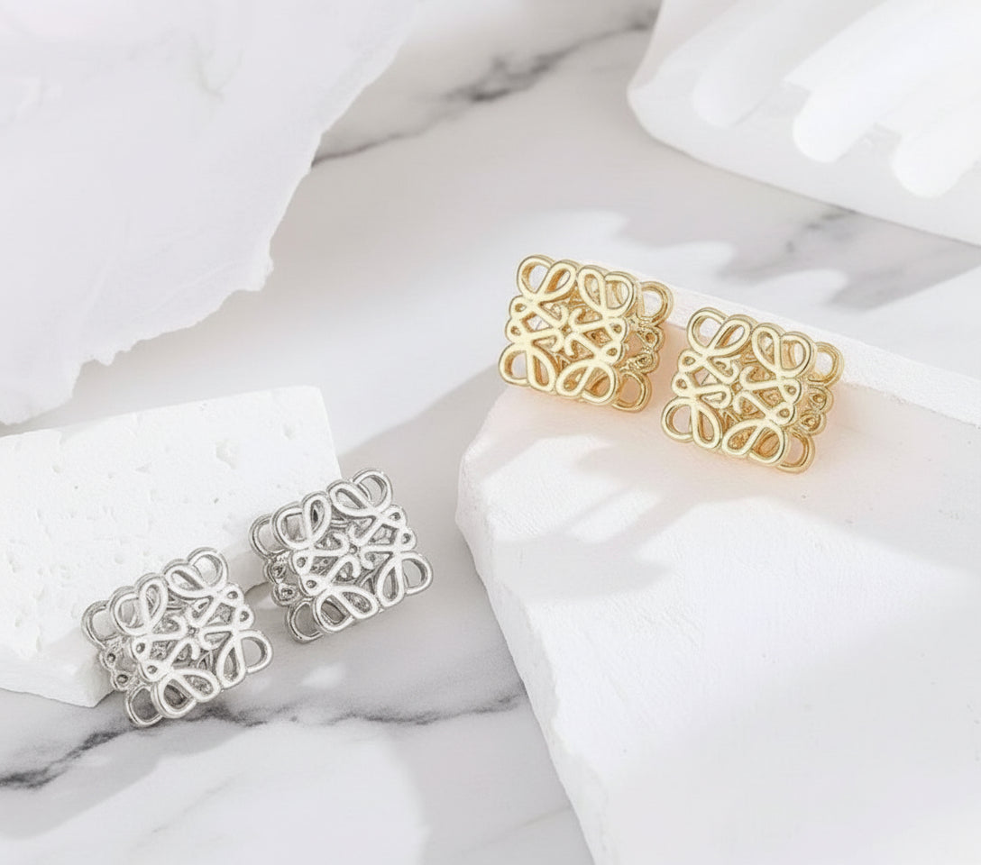 Assorted designer style earrings !!