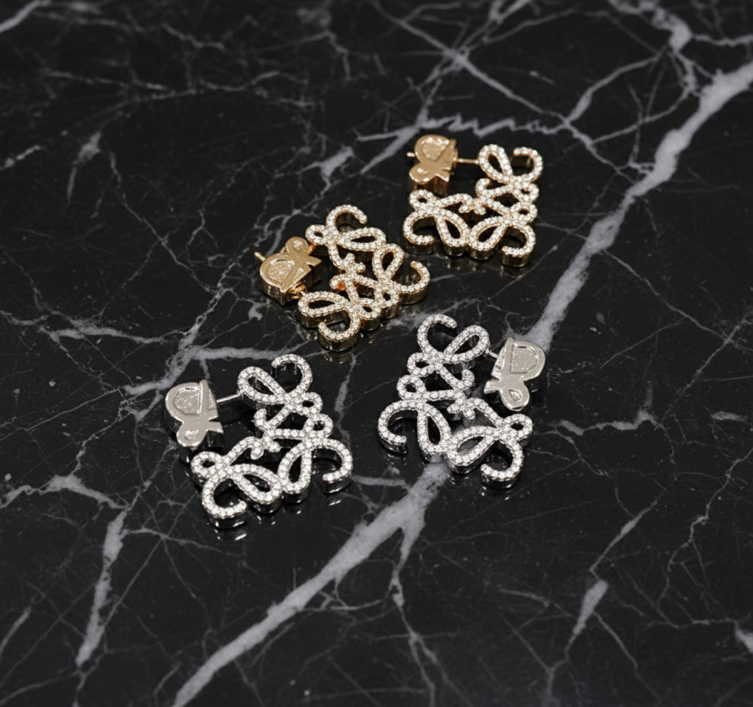 Assorted designer style earrings !!