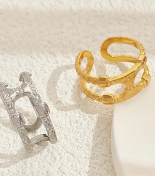 Gorgeous Vintage designer Ring!!