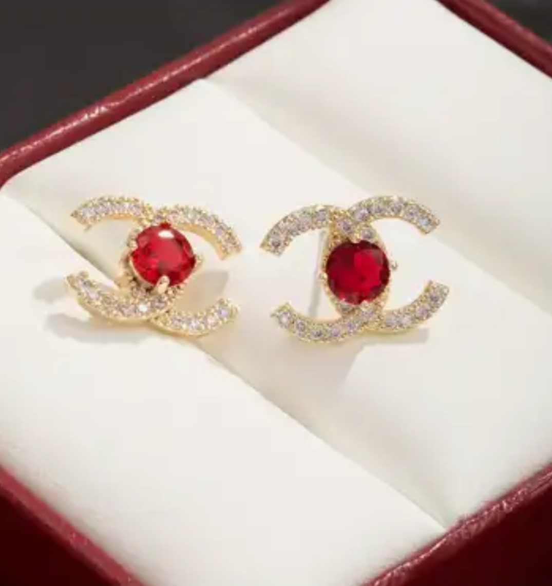 Assorted designer style earrings !!