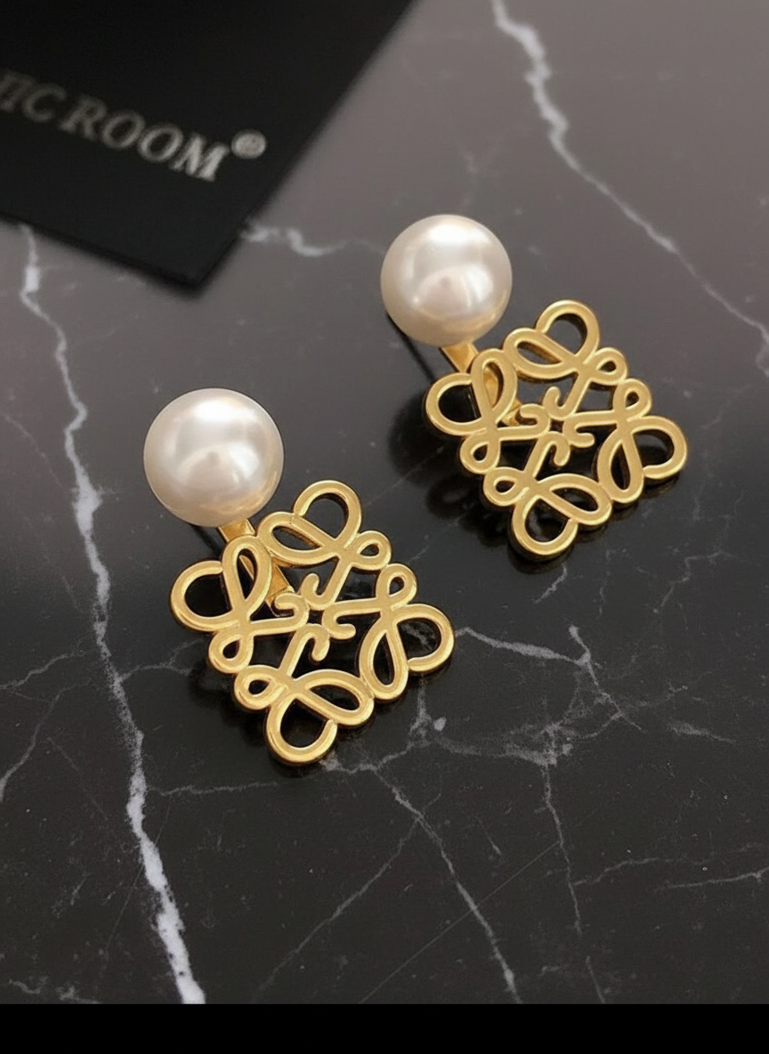 Assorted designer style earrings !!