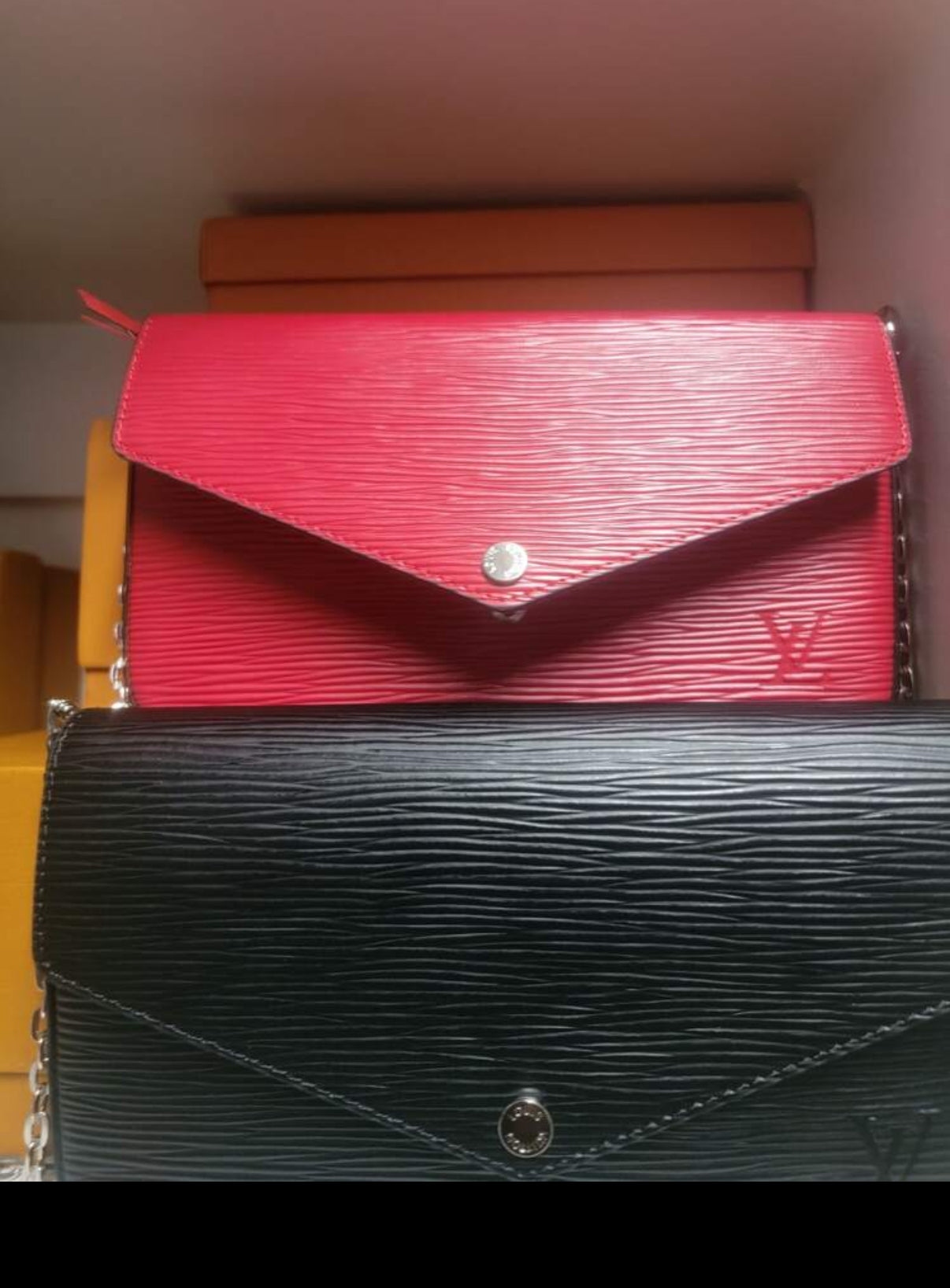 Small leather LV pouchette bag with chain and