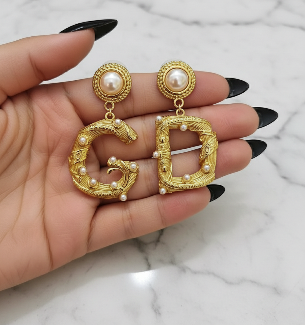 Assorted designer style earrings !!