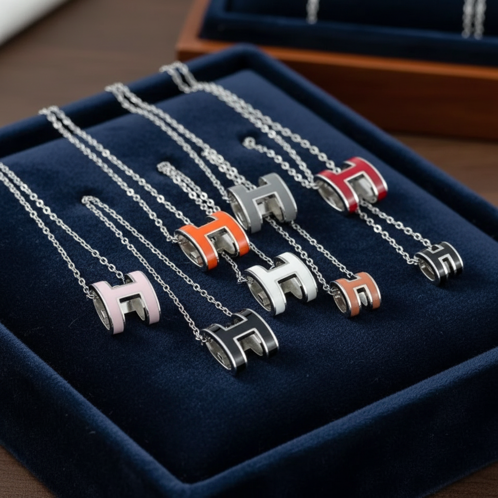 Bubble letter H pendant chain necklaces