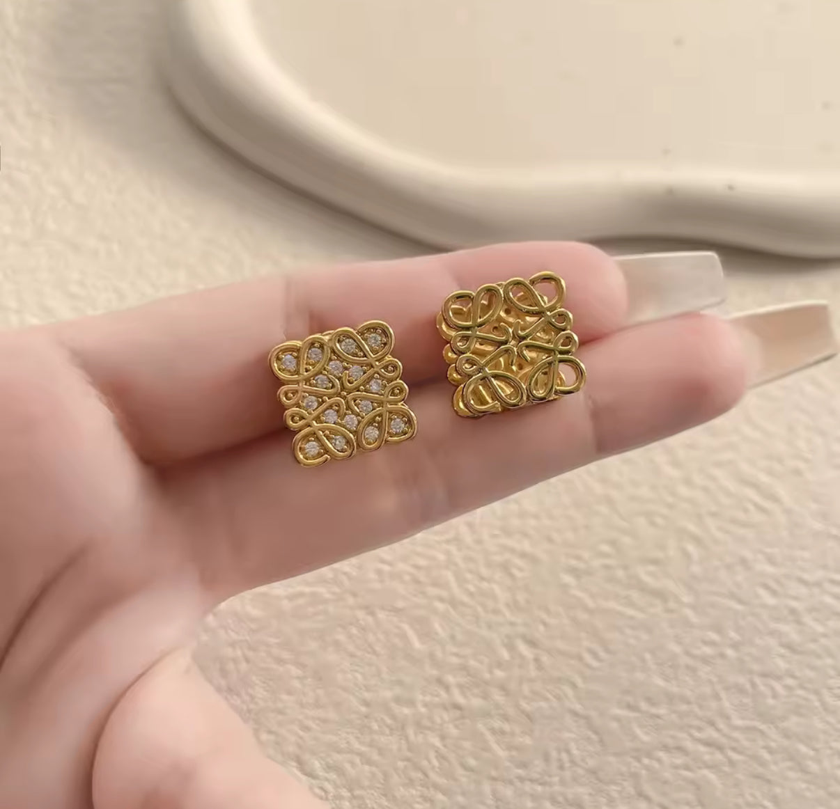 Assorted designer style earrings !!