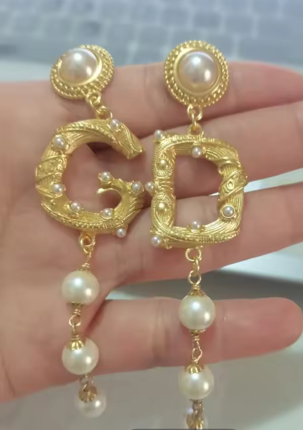 Assorted designer style earrings !!