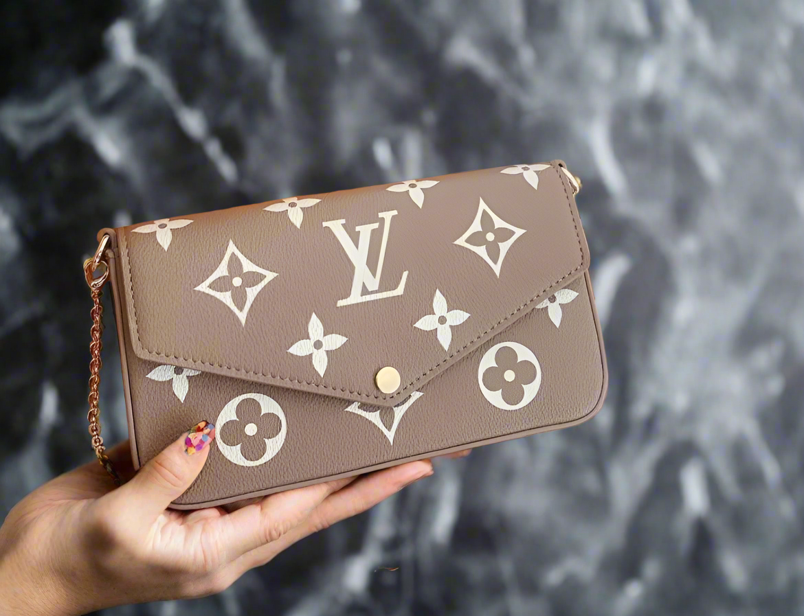 Small leather LV pouchette bag with chain and