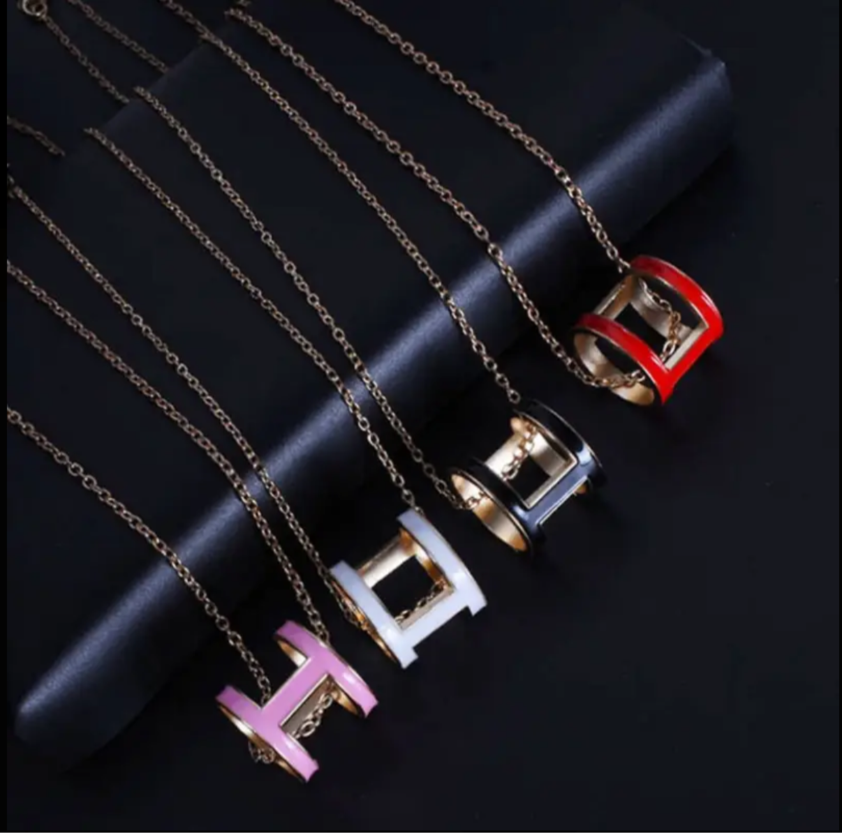 Bubble letter H pendant chain necklaces