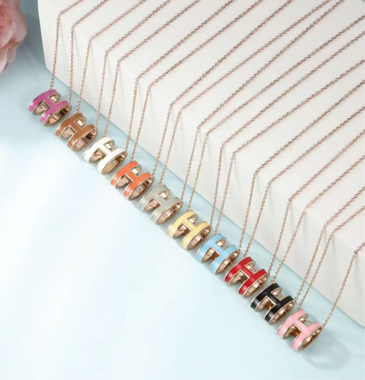 Bubble letter H pendant chain necklaces
