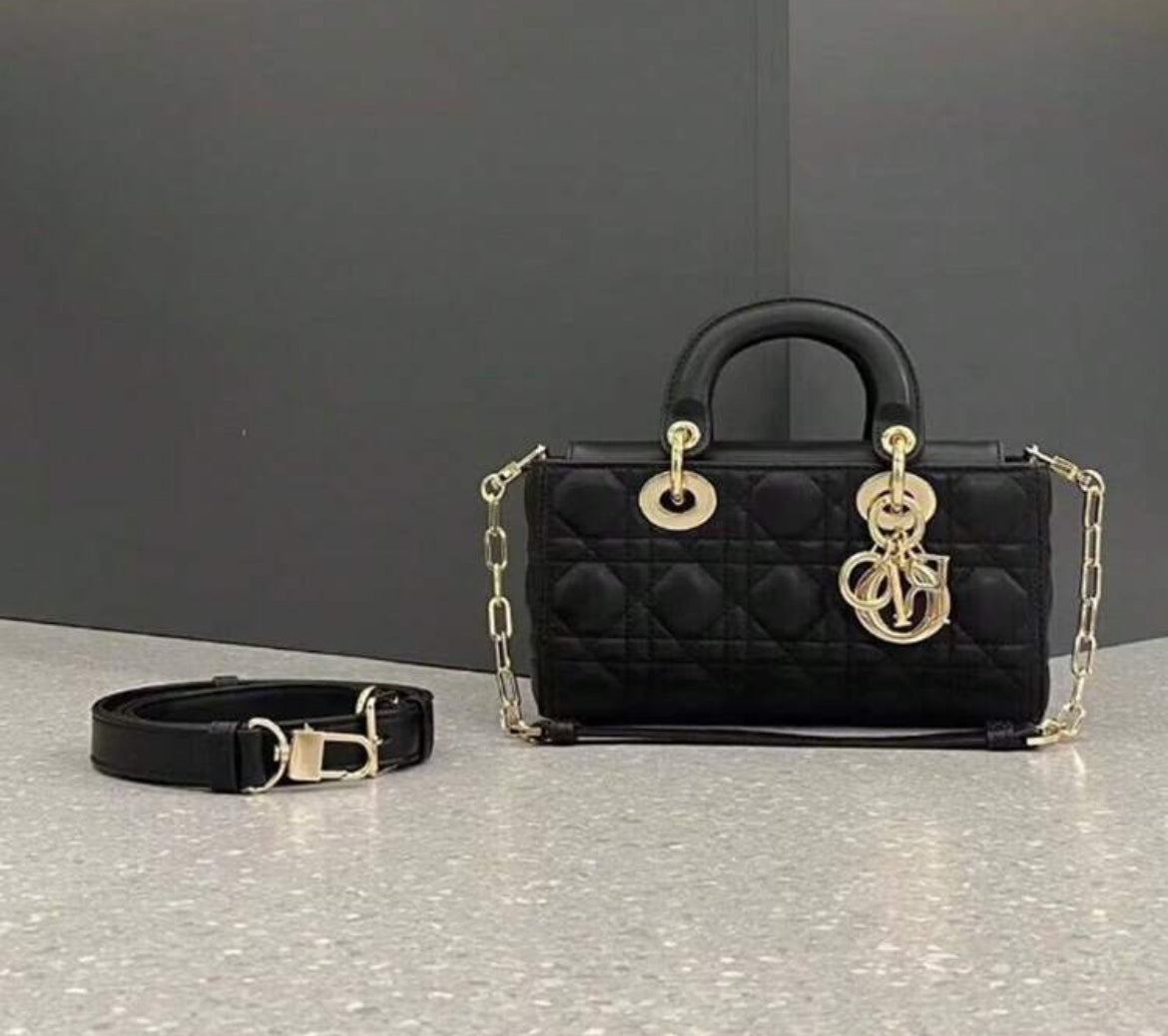 Structured rectangular tote handbags