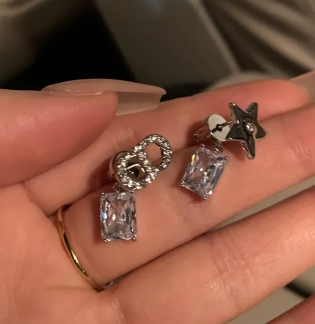 Assorted designer style earrings !!