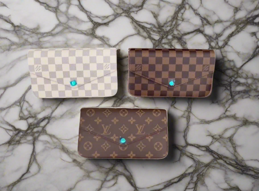 Small leather LV pouchette bag with chain and