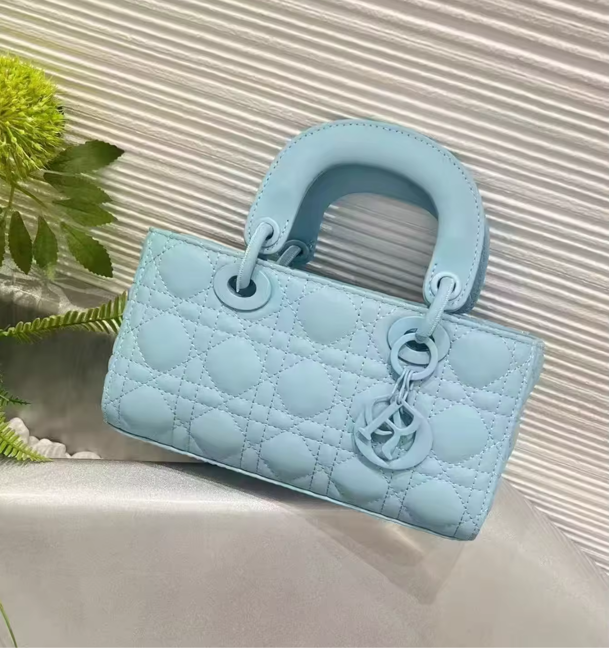 Structured rectangular tote handbags