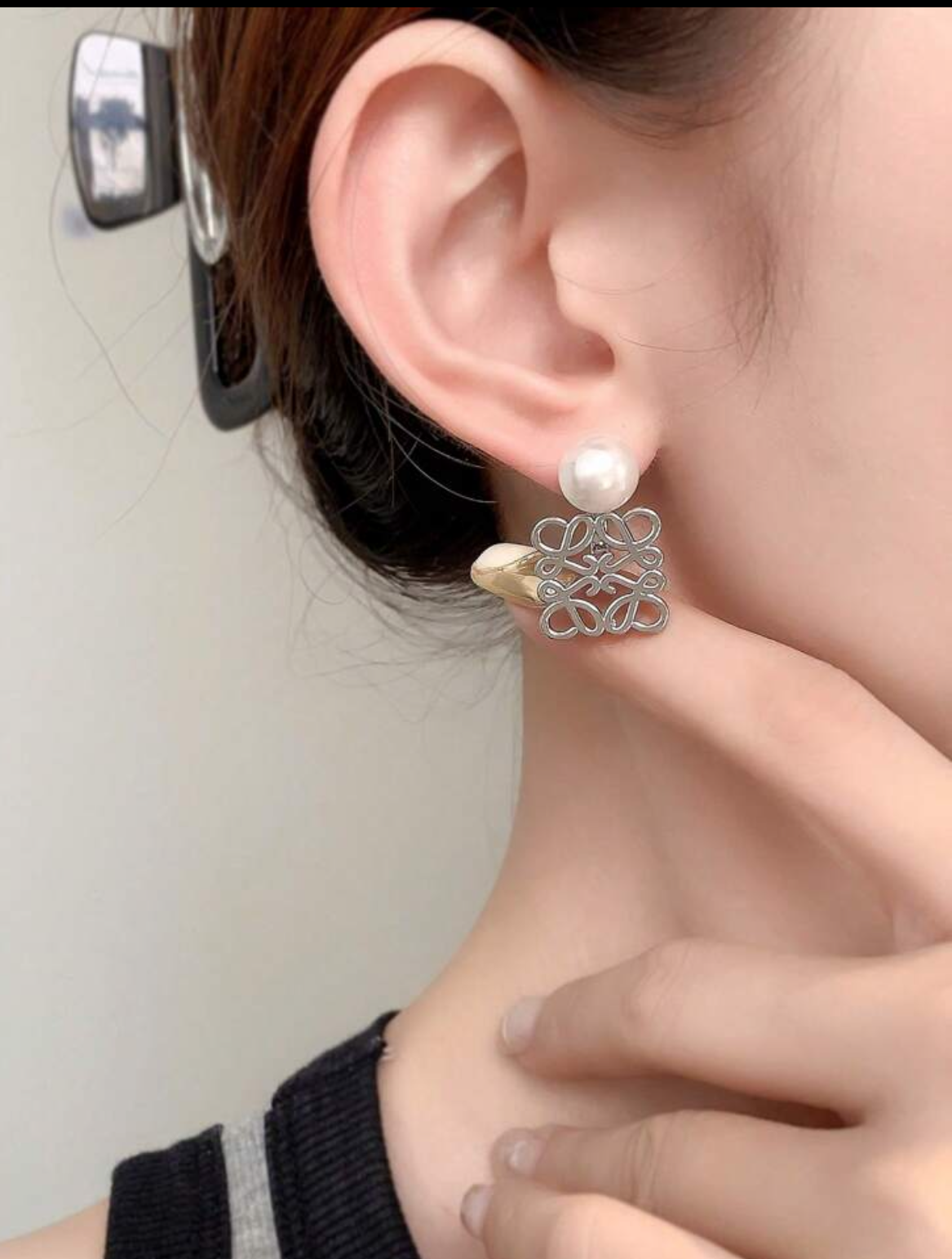 Assorted designer style earrings !!