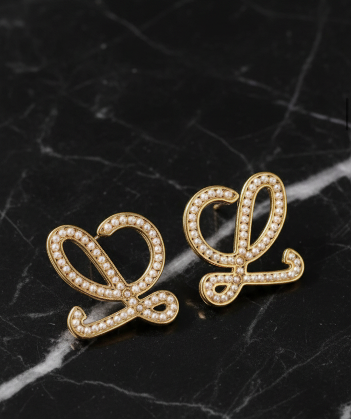 Assorted designer style earrings !!