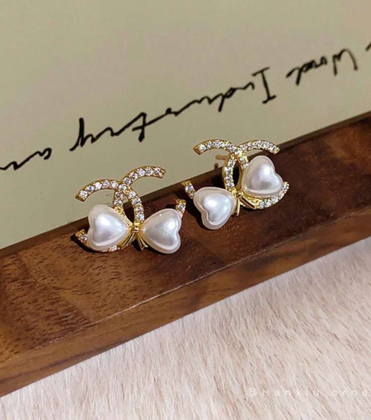 Assorted designer style earrings !!