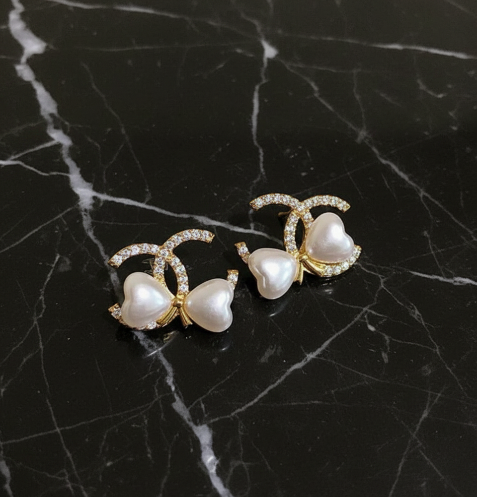 Assorted designer style earrings !!