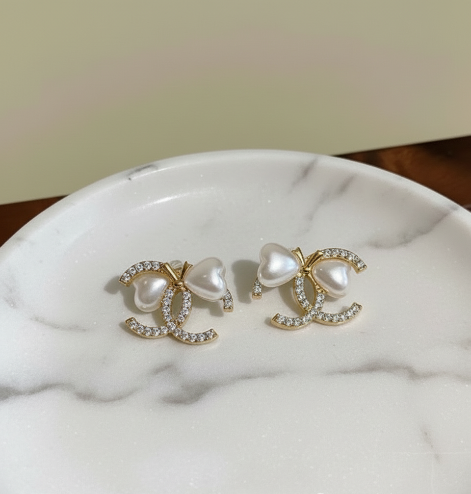 Assorted designer style earrings !!