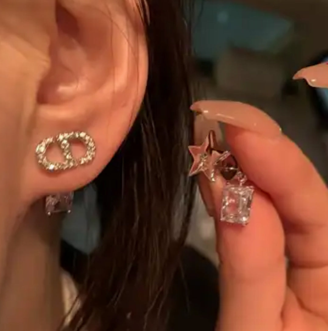 Assorted designer style earrings !!