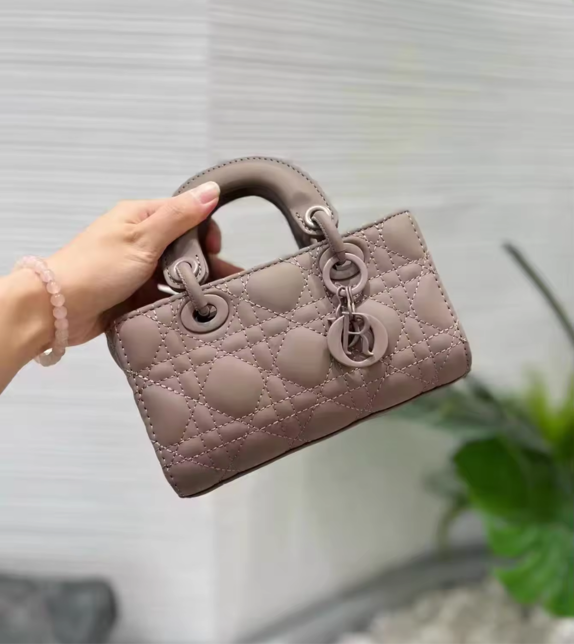 Structured rectangular tote handbags