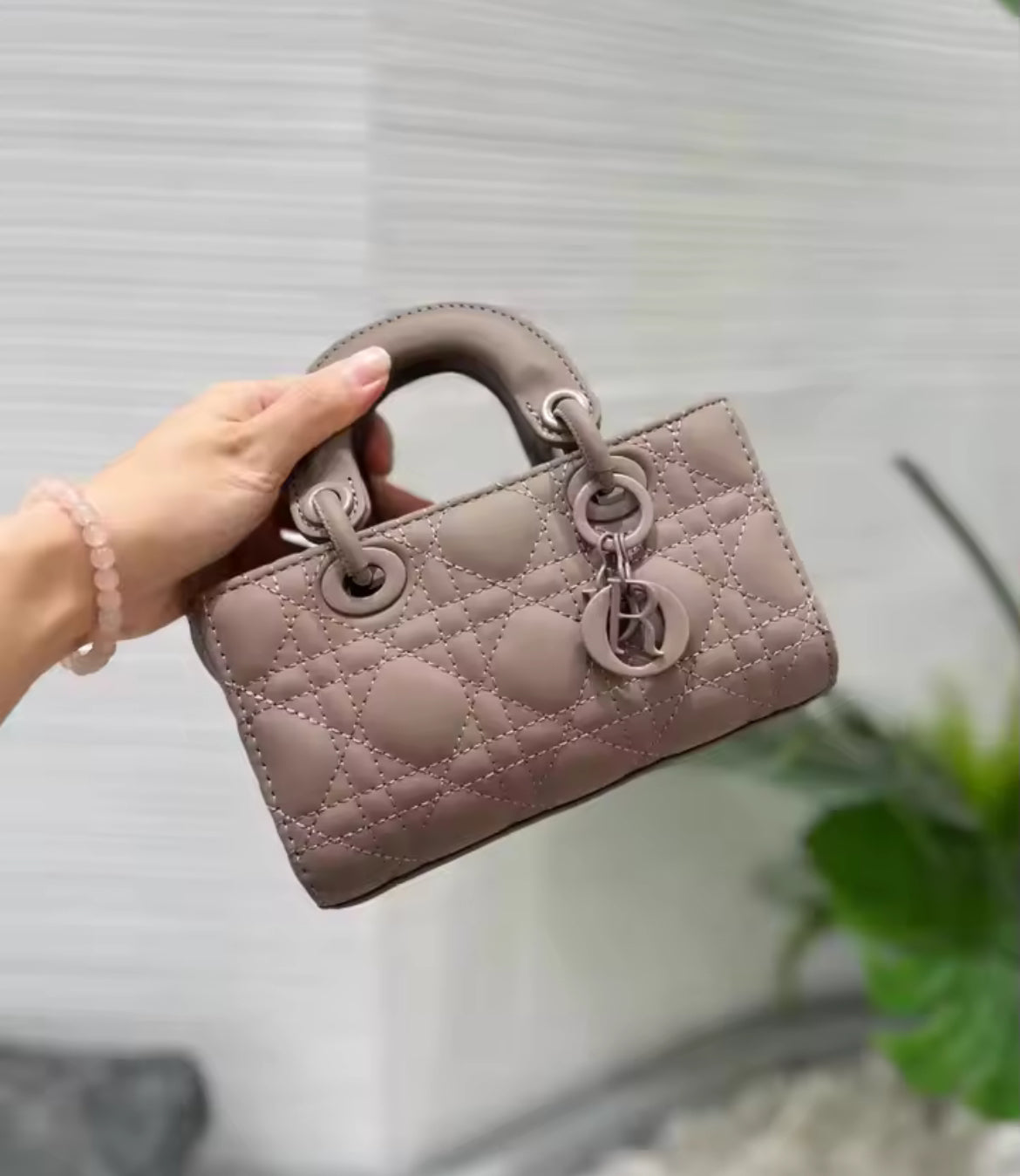 Structured rectangular tote handbags