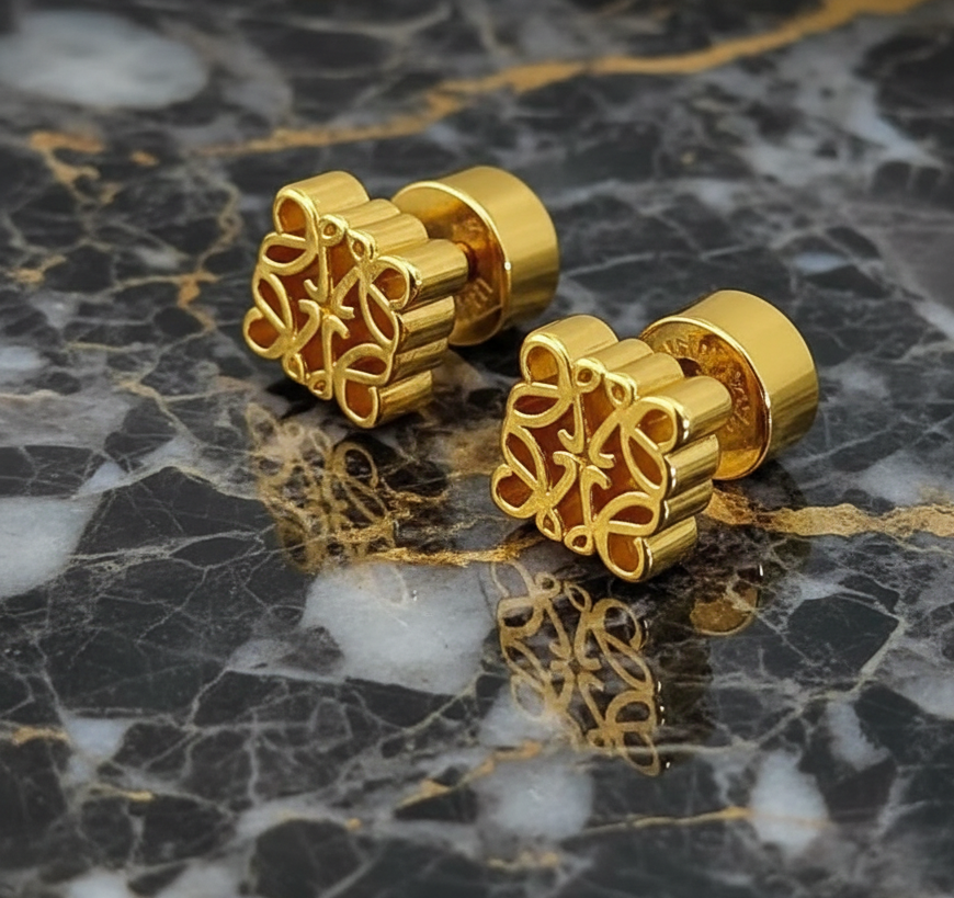 Assorted designer style earrings !!