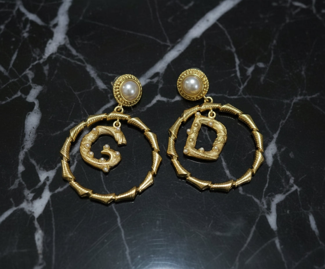 Assorted designer style earrings !!
