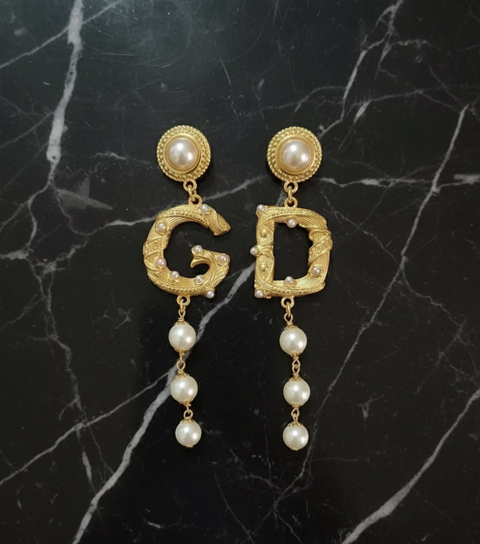 Assorted designer style earrings !!