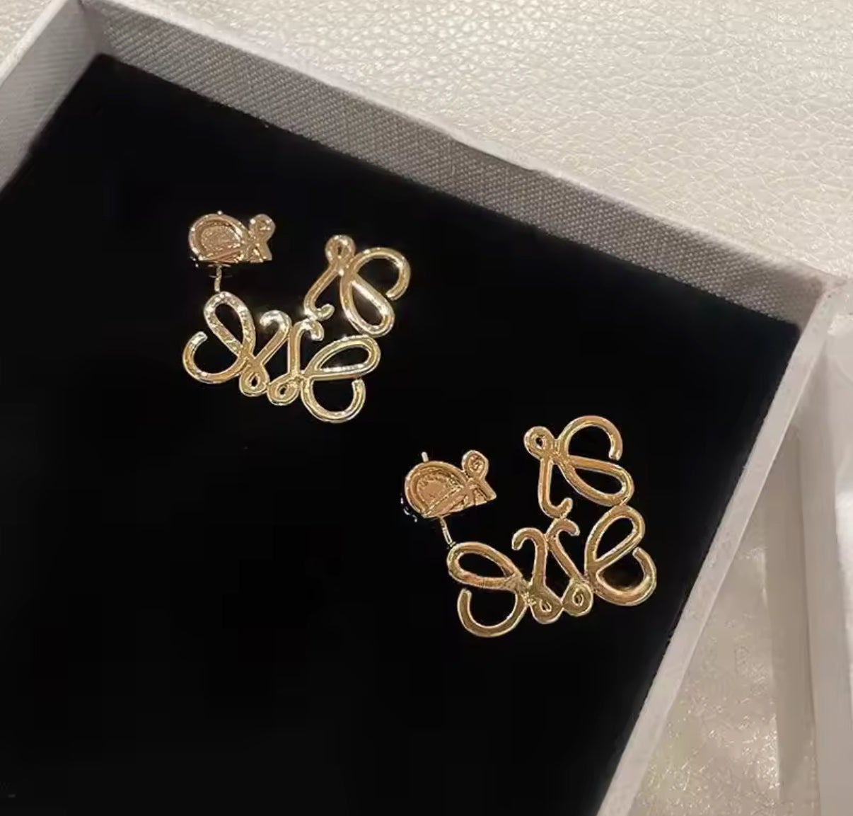 Assorted designer style earrings !!