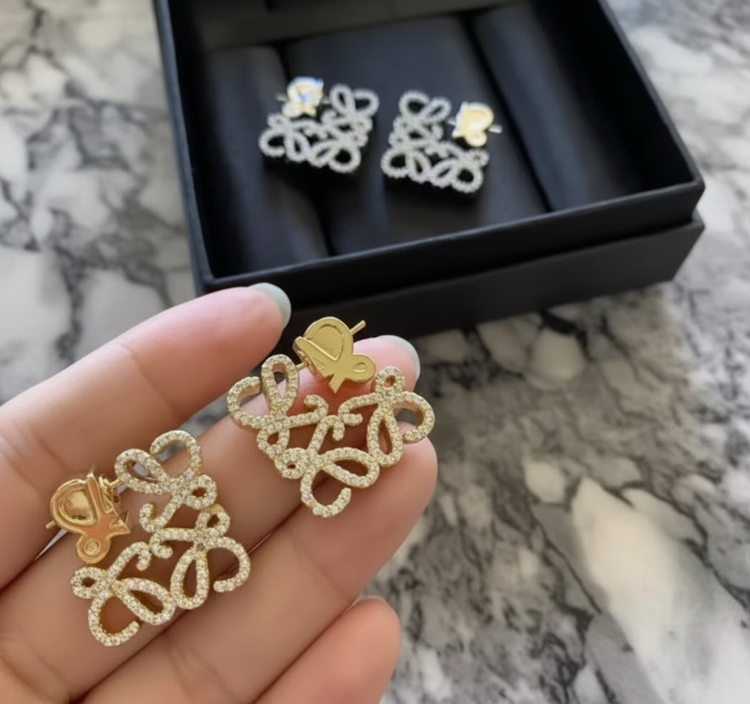 Assorted designer style earrings !!