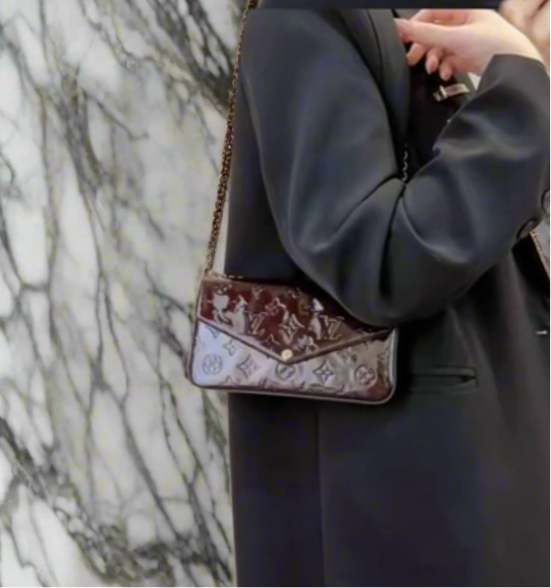 Small leather LV pouchette bag with chain and